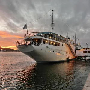 Maelardrottningen Yacht Hotel en barco